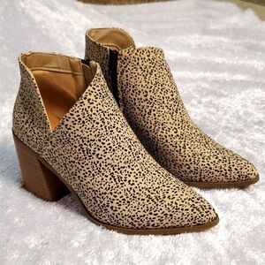 Serra boots, nwot, size 9